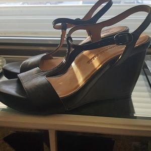 L'Amour Des Pieds Paris Wedge